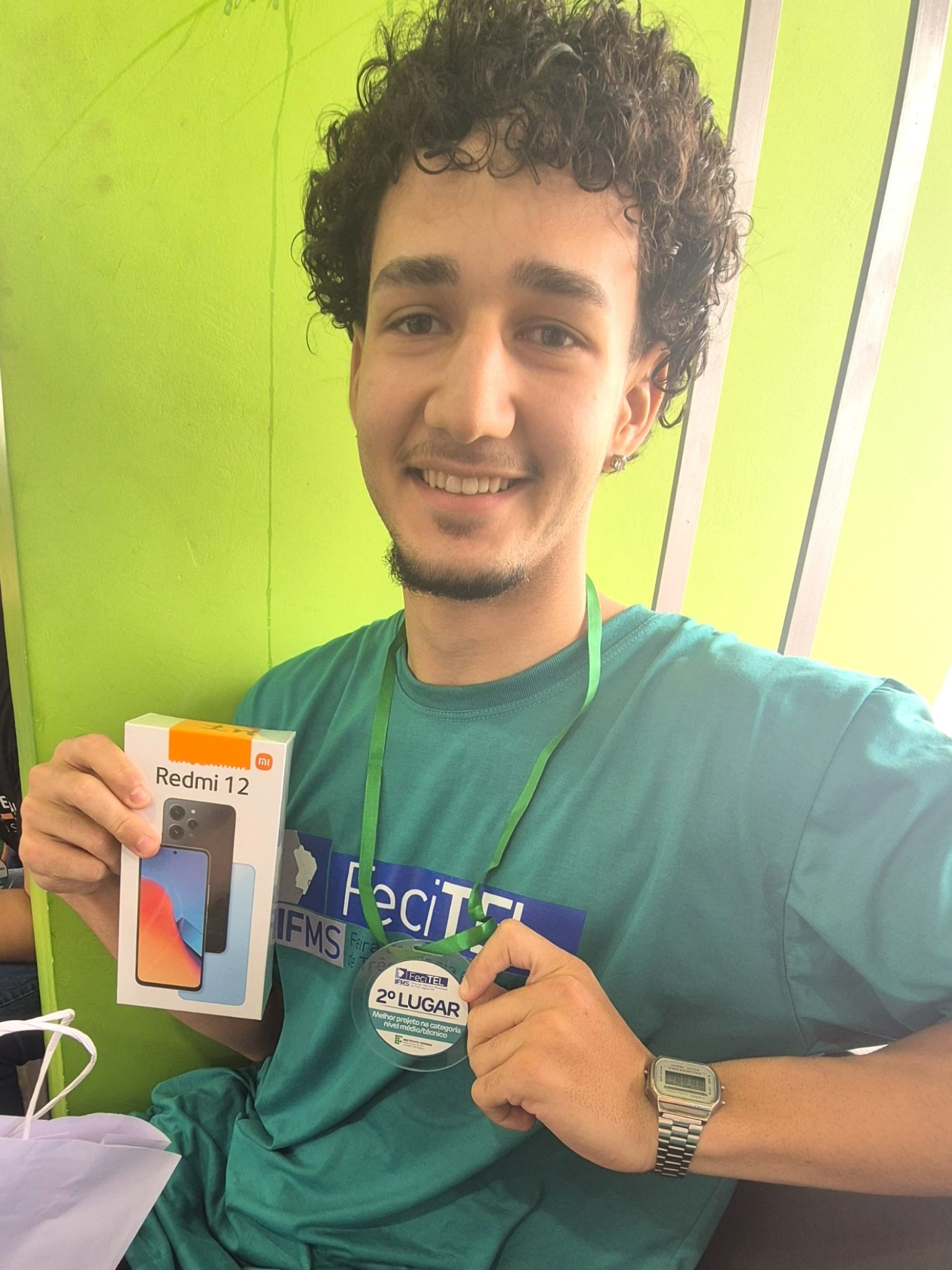 Gustavo Rorato com medalha da FECITEL 2025